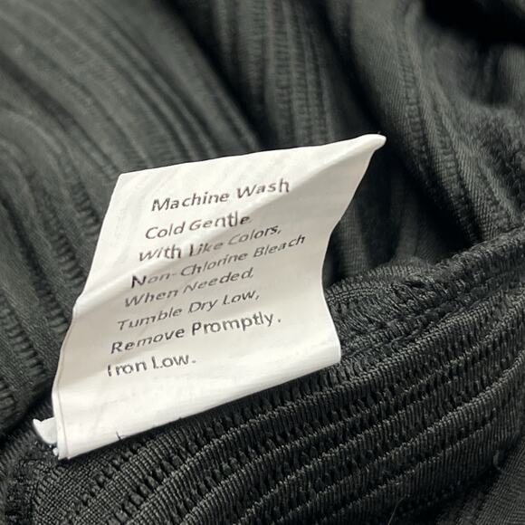 Pretty Garden Maxi Dress Size Large Black V Neck Textured Front Slit NWT - Picture 8 of 9